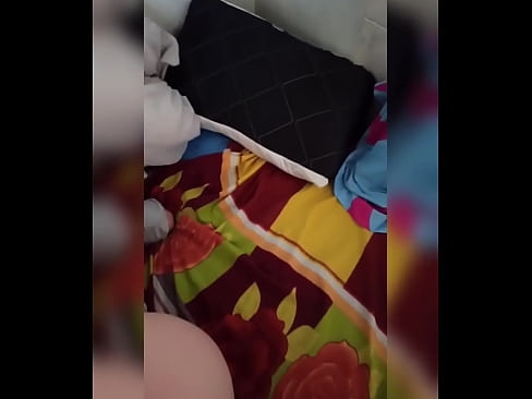❤️ منهنجي روم ميٽ گهر ۾ اڪيلي رهي ٿي ڇاڪاڻ ته هن جو مڙس موڪلن تي وڃي ٿو ۽ مان موقعو وٺان ٿو ته هن کي چوسان ۽ هن جي گدا کي کير سان ڀريان. ❤❌  ❌